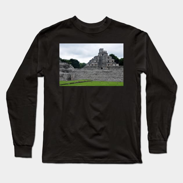 Site archéologique d'Edzna, Campeche, Mexique Long Sleeve T-Shirt by franck380